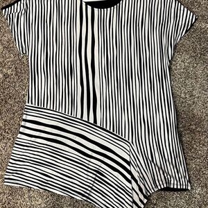 EASYWEAR BY CHICOS BLACK AND WHITE TUNIC
